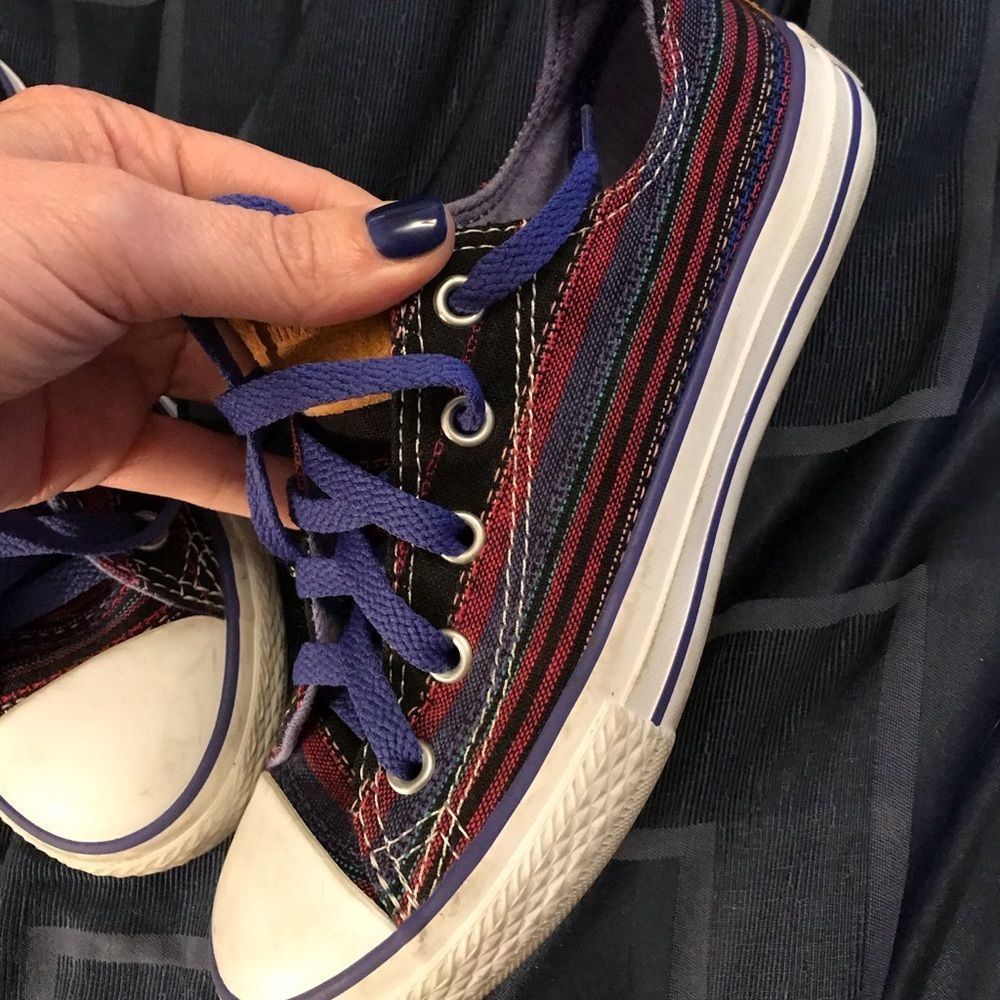 Super cute Aztec Converse sneakers - Picture 3 of 5